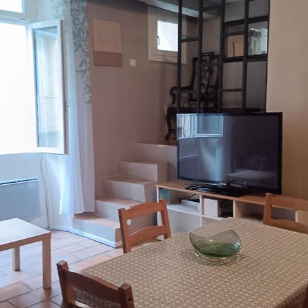 Appartement Pour 4 Personnes Dans Une Rue Tres Calme Saint-Laurent-le-Minier Екстериор снимка