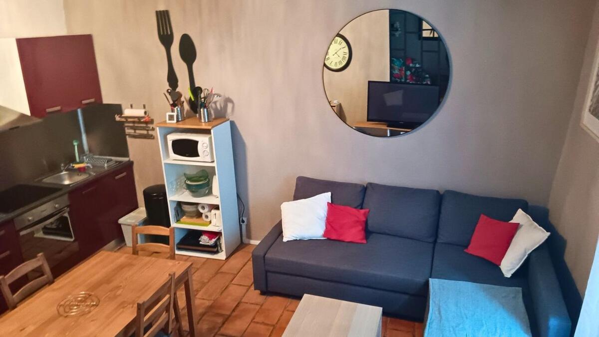 Appartement Pour 4 Personnes Dans Une Rue Tres Calme Saint-Laurent-le-Minier Екстериор снимка