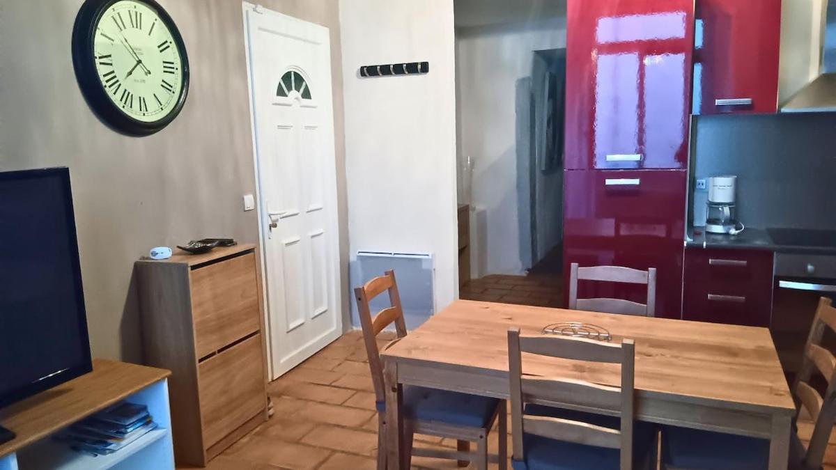 Appartement Pour 4 Personnes Dans Une Rue Tres Calme Saint-Laurent-le-Minier Екстериор снимка