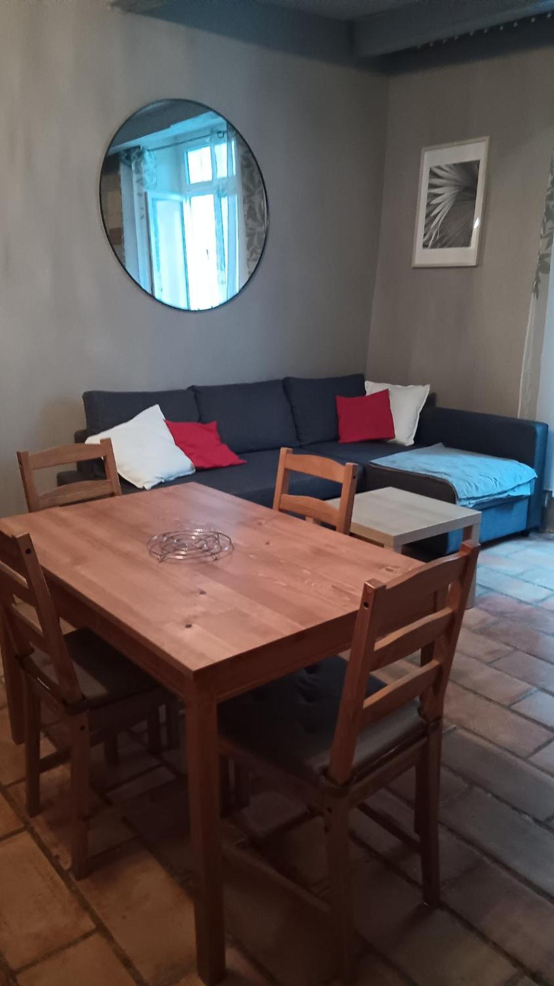 Appartement Pour 4 Personnes Dans Une Rue Tres Calme Saint-Laurent-le-Minier Екстериор снимка